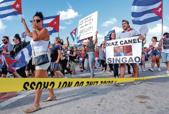 Las protestas en contra del régimen cubano se extendieron a países como Estados Unidos y España. Las protestas en contra del régimen cubano se extendieron a países como Estados Unidos y España.