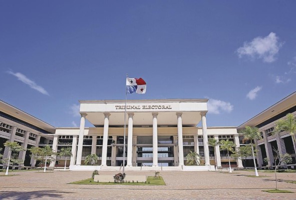 Solo un candidato de partido político notificó al Tribunal Electoral su decisión de renunciar al fuero. Solo un candidato de partido político notificó al Tribunal Electoral su decisión de renunciar al fuero.