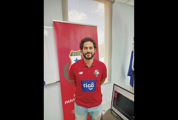 Guillem Escriu García (Barcelona 30/04/1990), integró durante cinco años el cuerpo técnico de las categorías inferiores del FC Barcelona. Guillem Escriu García (Barcelona 30/04/1990), integró durante cinco años el cuerpo técnico de las categorías inferiores del FC Barcelona.