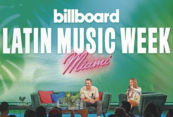 Rodrigo Nieto-Galvis (i) y Leila Cobo conversan durante un panel en la jornada inaugural de la Semana de la Música Latina de Billboard. Rodrigo Nieto-Galvis (i) y Leila Cobo conversan durante un panel en la jornada inaugural de la Semana de la Música Latina de Billboard.