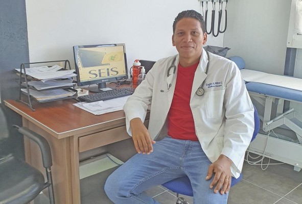 “Disciplina y responsabilidad van de la mano, eso me ha ayudado mucho” afirma el doctor Engin Mitre. “Disciplina y responsabilidad van de la mano, eso me ha ayudado mucho” afirma el doctor Engin Mitre.