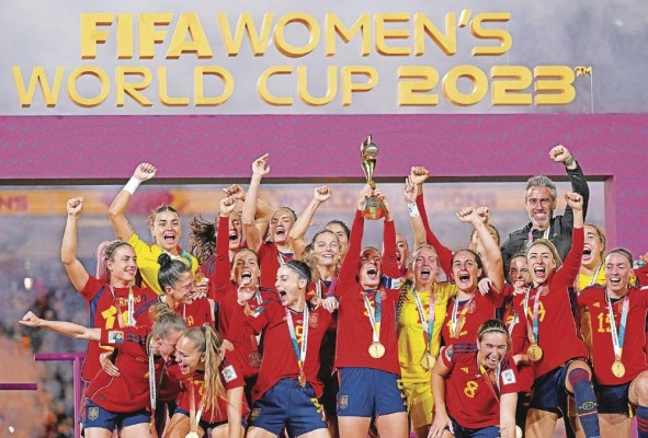 Las jugadoras de la selección española celebran su victoria ante Inglaterra. Las jugadoras de la selección española celebran su victoria ante Inglaterra.