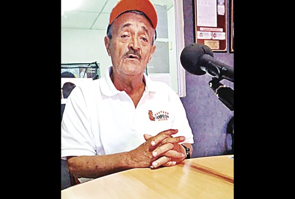 El veterano dirigente Domingo 'Mingo' Castillo rememora la historia del primer título obtenido por Los Santos. El veterano dirigente Domingo 'Mingo' Castillo rememora la historia del primer título obtenido por Los Santos.