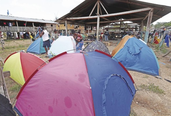 Los migrantes siguen llegando de Colombia, pues cuando se inició el paro, cientos de personas ya estaban atravesando la selva. Los migrantes siguen llegando de Colombia, pues cuando se inició el paro, cientos de personas ya estaban atravesando la selva.