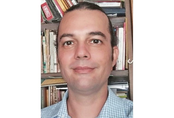 Manuel Alfredo Quintero Belda. Economista Posee una maestría en historia económica y evaluación de proyecto y un postgrado en docencia superior. Es activista de derechos humanos y poeta. Manuel Alfredo Quintero Belda. Economista Posee una maestría en historia económica y evaluación de proyecto y un postgrado en docencia superior. Es activista de derechos humanos y poeta.