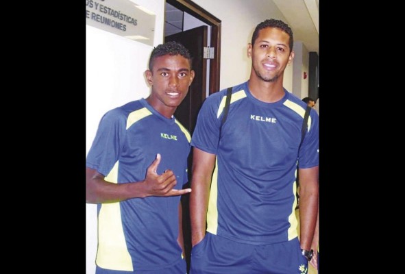 Yoel Bárcenas y Miguel Loyd, excompañeros, campeones con el Árabe Unido y amigos íntimos. El mediocampista panameño y el portero dominicano serán posibles rivales, el 8 de junio, cuando se enfrente en el Rod Carew por la eliminatoria de la Concacaf. Yoel Bárcenas y Miguel Loyd, excompañeros, campeones con el Árabe Unido y amigos íntimos. El mediocampista panameño y el portero dominicano serán posibles rivales, el 8 de junio, cuando se enfrente en el Rod Carew por la eliminatoria de la Concacaf.