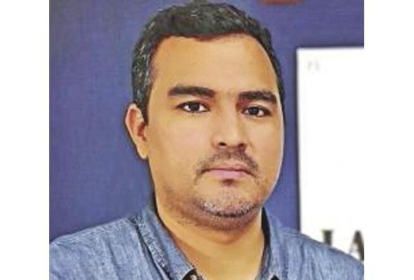 Alonso Ramos. Sociólogo Es consultor, activista de derechos humanos y docente universitario. Pertenece al comité editorial del medio alternativo Antónima. Alonso Ramos. Sociólogo Es consultor, activista de derechos humanos y docente universitario. Pertenece al comité editorial del medio alternativo Antónima.