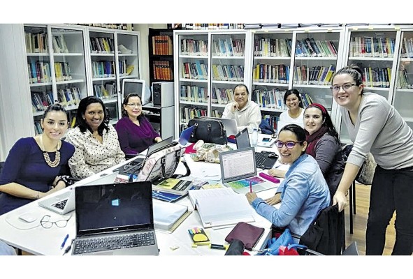 Sus estudios doctorales y de maestría los cursó en la Universidad de Salamanca, España. Sus estudios doctorales y de maestría los cursó en la Universidad de Salamanca, España.