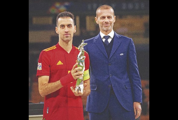 El abogado esloveno Aleksander Ceferin, a la derecha, presidente de la UEFA El abogado esloveno Aleksander Ceferin, a la derecha, presidente de la UEFA