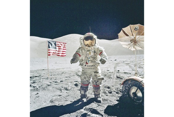 Cincuenta años después de este último alunizaje, el recuerdo de Cernan, capitán de la Marina de Estados Unidos, sigue vigente en la memoria de muchos. Cincuenta años después de este último alunizaje, el recuerdo de Cernan, capitán de la Marina de Estados Unidos, sigue vigente en la memoria de muchos.