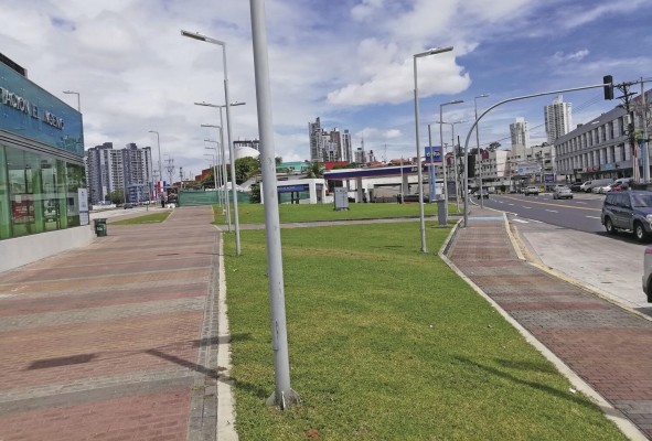 Aceras peatonales construidas alrededor de las estaciones del Metro de Panamá, línea 1. Panamá, 2015 Aceras peatonales construidas alrededor de las estaciones del Metro de Panamá, línea 1. Panamá, 2015