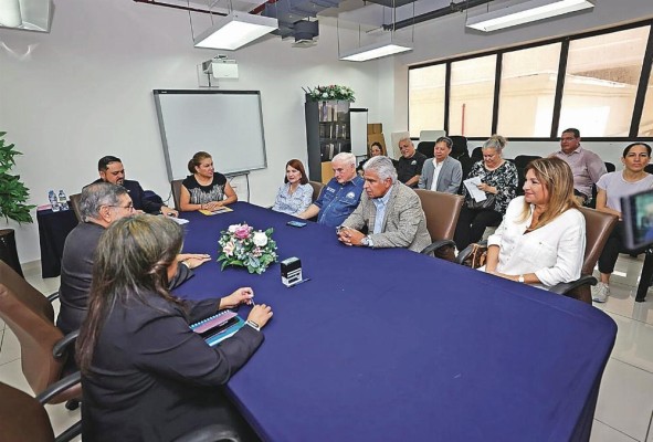 Mulino dijo estar muy complacido y orgulloso de poder arrancar nuevamente su carrera política junto a Ricardo Martinelli, a la Presidencia de la República, “para mejorar los días de los panameños. Mulino dijo estar muy complacido y orgulloso de poder arrancar nuevamente su carrera política junto a Ricardo Martinelli, a la Presidencia de la República, “para mejorar los días de los panameños.
