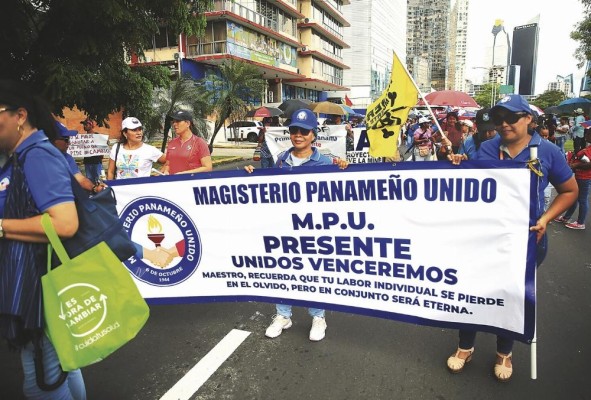 Los docentes tienen 17 días hábiles en huelga, por lo que el Meduca pide el retorno a clases. Los docentes tienen 17 días hábiles en huelga, por lo que el Meduca pide el retorno a clases.