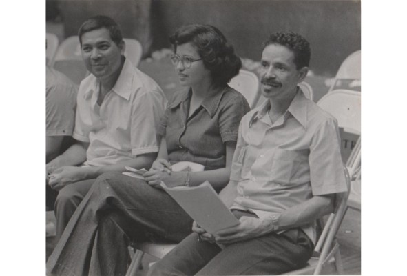 Eva en el centro junto a los periodistas Junior Fernández (Izq.) y Pablo Montoto. Eva en el centro junto a los periodistas Junior Fernández (Izq.) y Pablo Montoto.