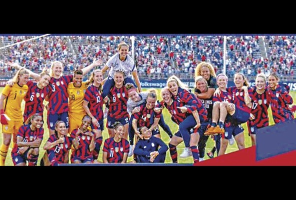Estados Unidos debuta hoy ante Suecia, el rival que las dejó por fuera del podio femenino en Río de Janeiro 2016. Retomar su protagonismo en los olímpicos es la meta del fútbol femenino estadounidense. Estados Unidos debuta hoy ante Suecia, el rival que las dejó por fuera del podio femenino en Río de Janeiro 2016. Retomar su protagonismo en los olímpicos es la meta del fútbol femenino estadounidense.