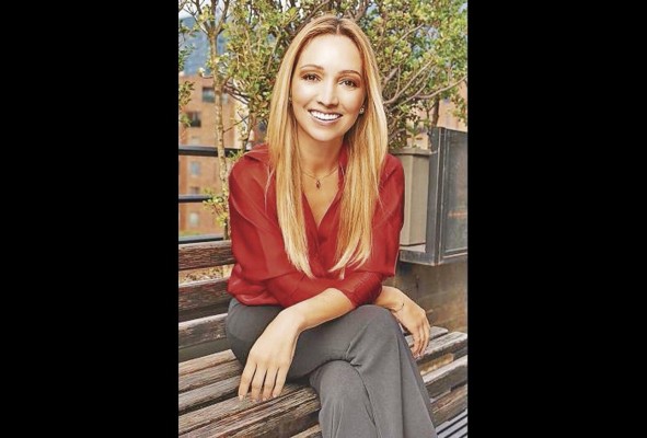 Ángela Zuluaga Zuluaga lleva más de siete años de trayectoria en la compañía Coca Cola liderando estrategias de comunicación, relación y sostenibilidad para la región Andina, Centro América y el Caribe. Ángela Zuluaga Zuluaga lleva más de siete años de trayectoria en la compañía Coca Cola liderando estrategias de comunicación, relación y sostenibilidad para la región Andina, Centro América y el Caribe.