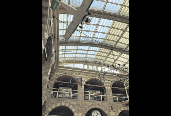 También hay un avión exhibido. También hay un avión exhibido.
