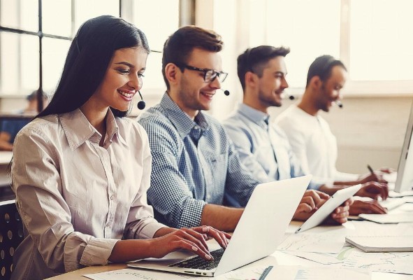 Atender a personas no significa tener habilidades en el servicio o la cordialidad, y mucho menos en la comunicación. Atender a personas no significa tener habilidades en el servicio o la cordialidad, y mucho menos en la comunicación.