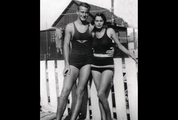 John Wayne y su peimera esposa Josephine Suarez John Wayne y su peimera esposa Josephine Suarez