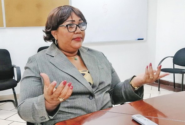 Magíster Carmen Vega, presidenta de la Asociación Nacional de Instrumentadores Quirúrgicos Profesionales y Técnicos de Panamá Magíster Carmen Vega, presidenta de la Asociación Nacional de Instrumentadores Quirúrgicos Profesionales y Técnicos de Panamá