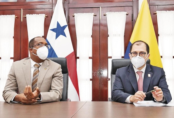 Javier Caraballo, procurador de Panamá (izq), conversó con su par de Colombia, Francisco Barbosa, por espacio de dos horas. Javier Caraballo, procurador de Panamá (izq), conversó con su par de Colombia, Francisco Barbosa, por espacio de dos horas.