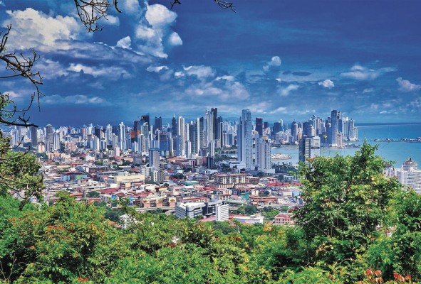 El turismo en Panamá es una de las industrias que aporta al desarrollo económico del país. El turismo en Panamá es una de las industrias que aporta al desarrollo económico del país.