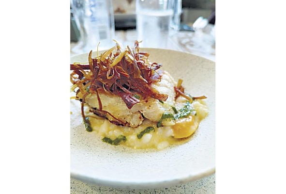 Pesca del día con risotto de limón Pesca del día con risotto de limón