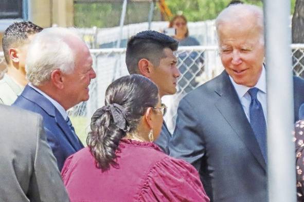 El presidente de Estados Unidos, Joe Biden, y su esposa Jill visitaron la escuela primaria Robb de Uvalde (Texas). El presidente de Estados Unidos, Joe Biden, y su esposa Jill visitaron la escuela primaria Robb de Uvalde (Texas).
