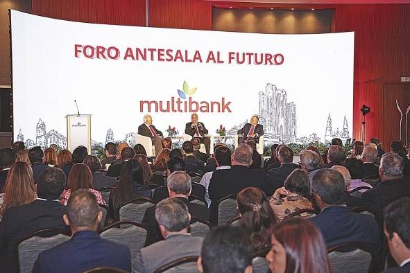 Ernesto Pérez Balladares, expresidente de la República; profesor y analista Edwin Cabrera, Alberto Alemán Zubieta, exadministrador de la Autoridad del Canal de Panamá. Ernesto Pérez Balladares, expresidente de la República; profesor y analista Edwin Cabrera, Alberto Alemán Zubieta, exadministrador de la Autoridad del Canal de Panamá.