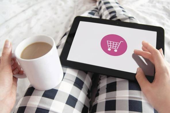 A través del ecommerce es posible comprar o vender productos y servicios en línea, a solo un clic. A través del ecommerce es posible comprar o vender productos y servicios en línea, a solo un clic.