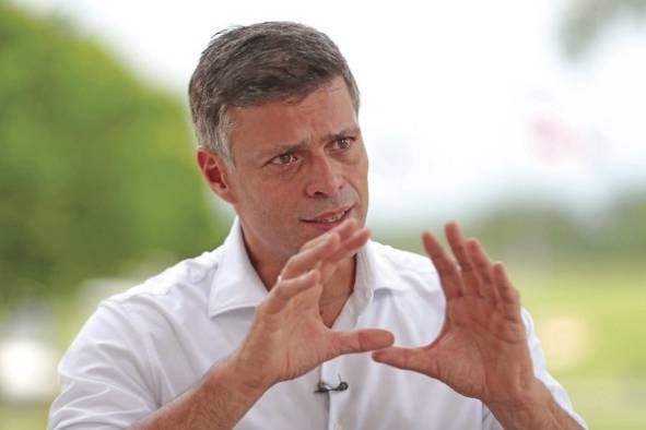 López obtuvo el premio Sájarov 2017. Es economista y tiene un postgrado en ciencias políticas de Harvard. López obtuvo el premio Sájarov 2017. Es economista y tiene un postgrado en ciencias políticas de Harvard.