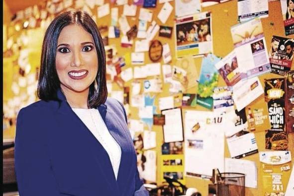 Jeanette Shakalli Shakalli es una panameña dedicada a la divulgación científica en el territorio nacional y posee un doctorado en matemáticas en la Universidad de Texas A&M. “El conocimiento matemático nos permite analizar situaciones cotidianas con razonamiento crítico, identificando qué variables influyen y cuáles son sus efectos para poder así tomar mejores decisiones”. Jeanette Shakalli Shakalli es una panameña dedicada a la divulgación científica en el territorio nacional y posee un doctorado en matemáticas en la Universidad de Texas A&M. “El conocimiento matemático nos permite analizar situaciones cotidianas con razonamiento crítico, identificando qué variables influyen y cuáles son sus efectos para poder así tomar mejores decisiones”.