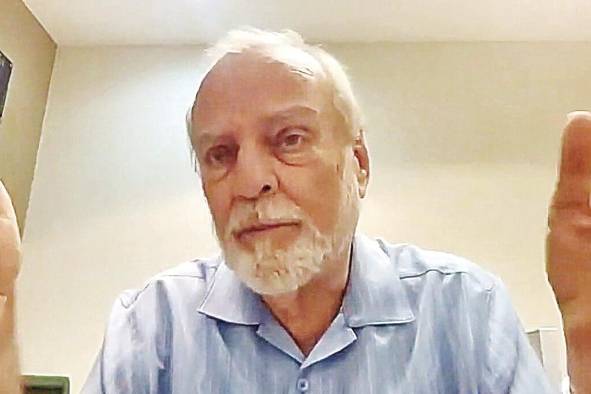 Castro es doctor en estudios latinoamericanos. Castro es doctor en estudios latinoamericanos.