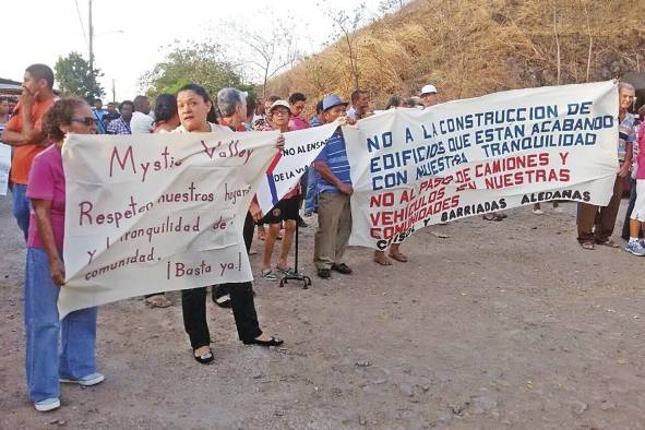 Protestas en proyecto de Mystic Valley en 2015. Protestas en proyecto de Mystic Valley en 2015.