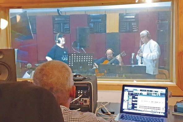 Grabación del tema 'Como rocío' Grabación del tema 'Como rocío'