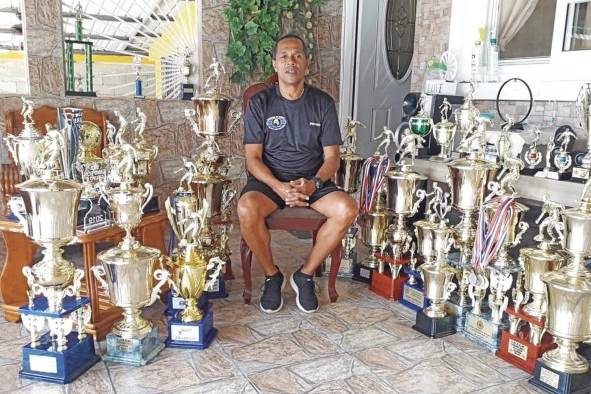 Víctor René Mendieta nació el 16 de junio de 1961. Anotó 222 goles en 375 partidos entre 1978 y 1997, según el Iffhs. Víctor René Mendieta nació el 16 de junio de 1961. Anotó 222 goles en 375 partidos entre 1978 y 1997, según el Iffhs.