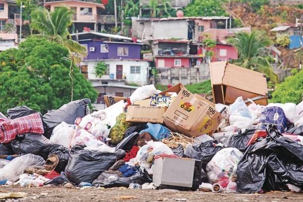 En San Miguelito se producen a diario no menos de 444 toneladas de basura. En San Miguelito se producen a diario no menos de 444 toneladas de basura.