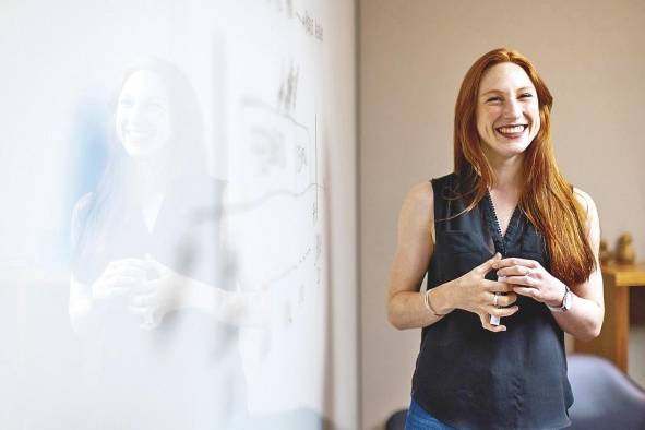 En las empresas donde las mujeres participan en procesos de liderazgo se han encontrado una serie de beneficios, como aumento de la competitividad. En las empresas donde las mujeres participan en procesos de liderazgo se han encontrado una serie de beneficios, como aumento de la competitividad.