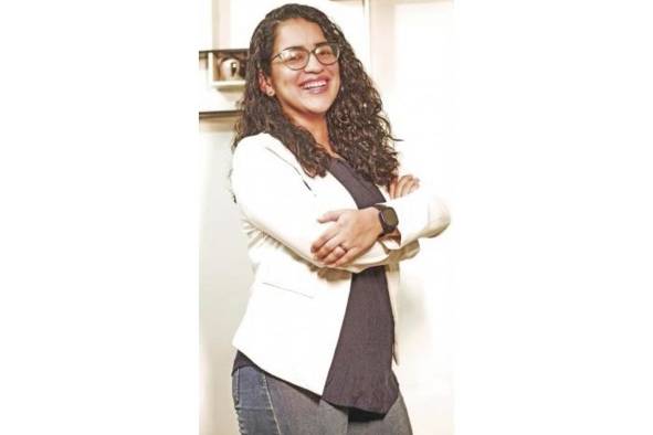 Tania Ábrego Ingeniera electromecánica. A sus 28 años se ha establecido como una mujer determinada, emprendedora y con una pasión genuina para el voluntariado, la educación y el apoyo al crecimiento profesional de los jóvenes. “El voluntariado me ha cambiado muchísimo a nivel profesional, a nivel personal, para poder lograr generar un impacto que nos va a beneficiar a todos”. Tania Ábrego Ingeniera electromecánica. A sus 28 años se ha establecido como una mujer determinada, emprendedora y con una pasión genuina para el voluntariado, la educación y el apoyo al crecimiento profesional de los jóvenes. “El voluntariado me ha cambiado muchísimo a nivel profesional, a nivel personal, para poder lograr generar un impacto que nos va a beneficiar a todos”.