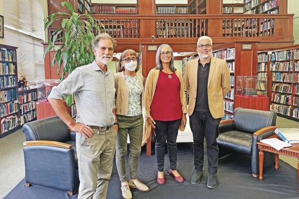 Los expositores Patrick Dillon, Erika Schnitter y Almyr Alba, junto al moderador del evento Carlos Fitzgerald. Los expositores Patrick Dillon, Erika Schnitter y Almyr Alba, junto al moderador del evento Carlos Fitzgerald.