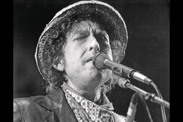 El cantautor estadounidense Bod Dylan durante un concierto que ofreció en el estadio Olímpico de Múnich, Alemania. El cantautor estadounidense Bod Dylan durante un concierto que ofreció en el estadio Olímpico de Múnich, Alemania.