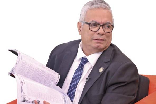 'Meduca debe cambiar los programas para que las editoriales se ajusten a los nuevos requerimientos' 'Meduca debe cambiar los programas para que las editoriales se ajusten a los nuevos requerimientos'