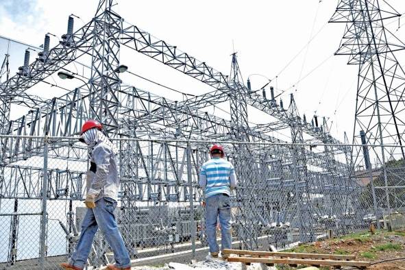 Los clientes que consumen por encima de 750 kW experimentarán el incremento en la tarifa. Los clientes que consumen por encima de 750 kW experimentarán el incremento en la tarifa.