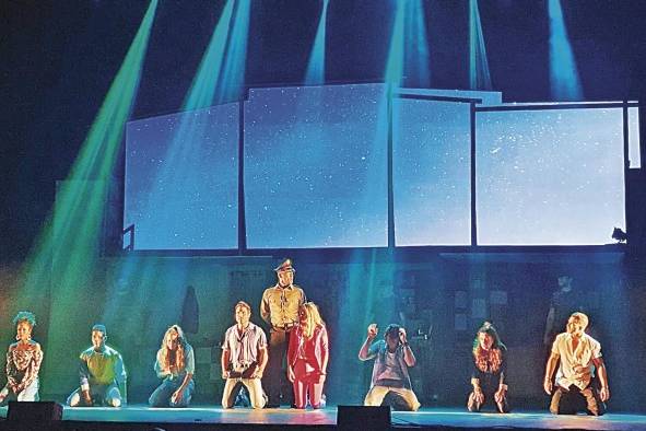 Puesta en escena del musical 'Solo las estrellas bastarán'. Puesta en escena del musical 'Solo las estrellas bastarán'.