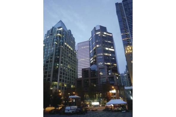 Vancouver es un desbordante puerto marítimo en la costa oeste de la Columbia Británica y se encuentra dentro de las ciudades de mayor densidad y diversidad étnica de Canadá. Vancouver es un desbordante puerto marítimo en la costa oeste de la Columbia Británica y se encuentra dentro de las ciudades de mayor densidad y diversidad étnica de Canadá.