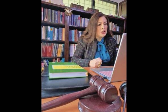 María Cristina Chen Stanziola es catedrática de derecho mercantil en la Facultad de Derecho de la Universidad de Panamá, regional de Veraguas. María Cristina Chen Stanziola es catedrática de derecho mercantil en la Facultad de Derecho de la Universidad de Panamá, regional de Veraguas.
