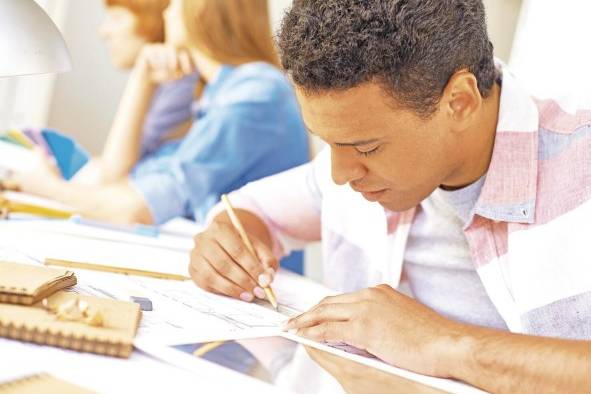 En el país hay una escasez de talento del 64%, según Manpower Group, y otros estudios demuestran que Panamá subutiliza a sus profesionales formados. En el país hay una escasez de talento del 64%, según Manpower Group, y otros estudios demuestran que Panamá subutiliza a sus profesionales formados.
