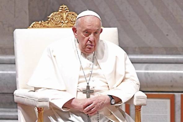 El papa Francisco durante una oración en la Basílica de San Pedro. El papa Francisco durante una oración en la Basílica de San Pedro.