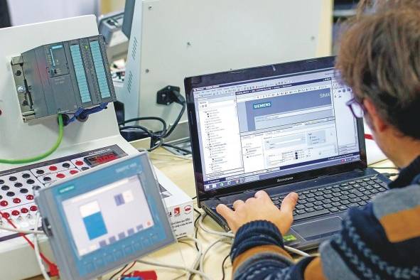 No hay excusa para no dar el salto cuántico a una educación de calidad a todo nivel. No hay excusa para no dar el salto cuántico a una educación de calidad a todo nivel.