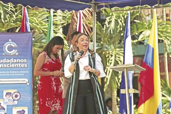 La ministra de Educación, Maruja Gorday de Villalobos, durante el lanzamiento del programa, ayer jueves. La ministra de Educación, Maruja Gorday de Villalobos, durante el lanzamiento del programa, ayer jueves.
